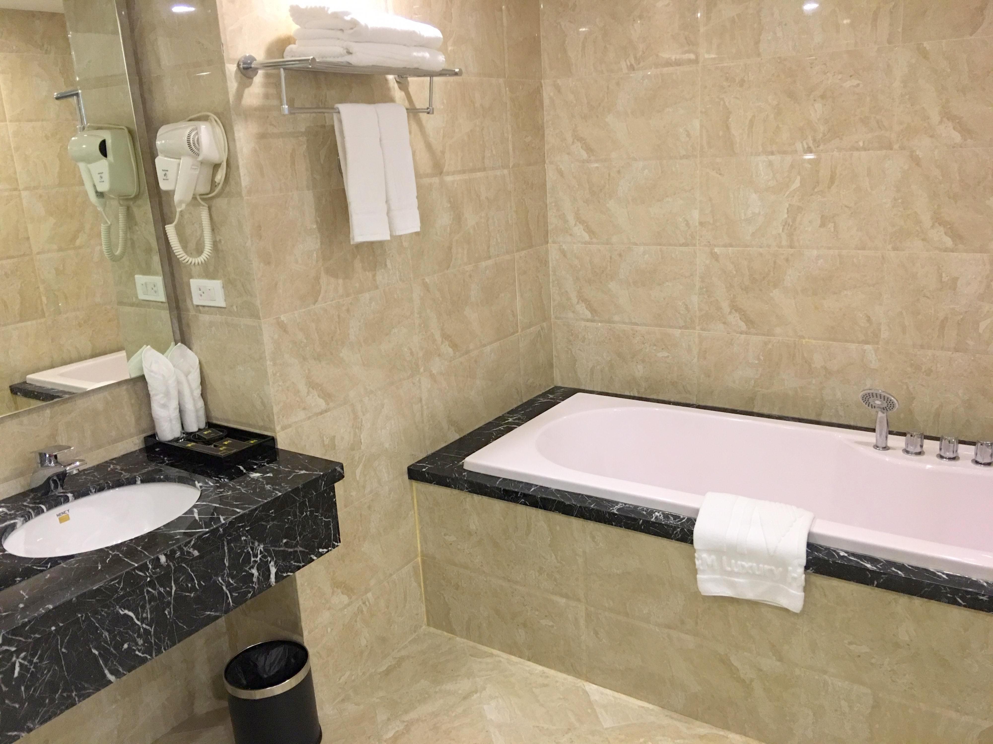 T&M Luxury Hotel Ханой Екстериор снимка